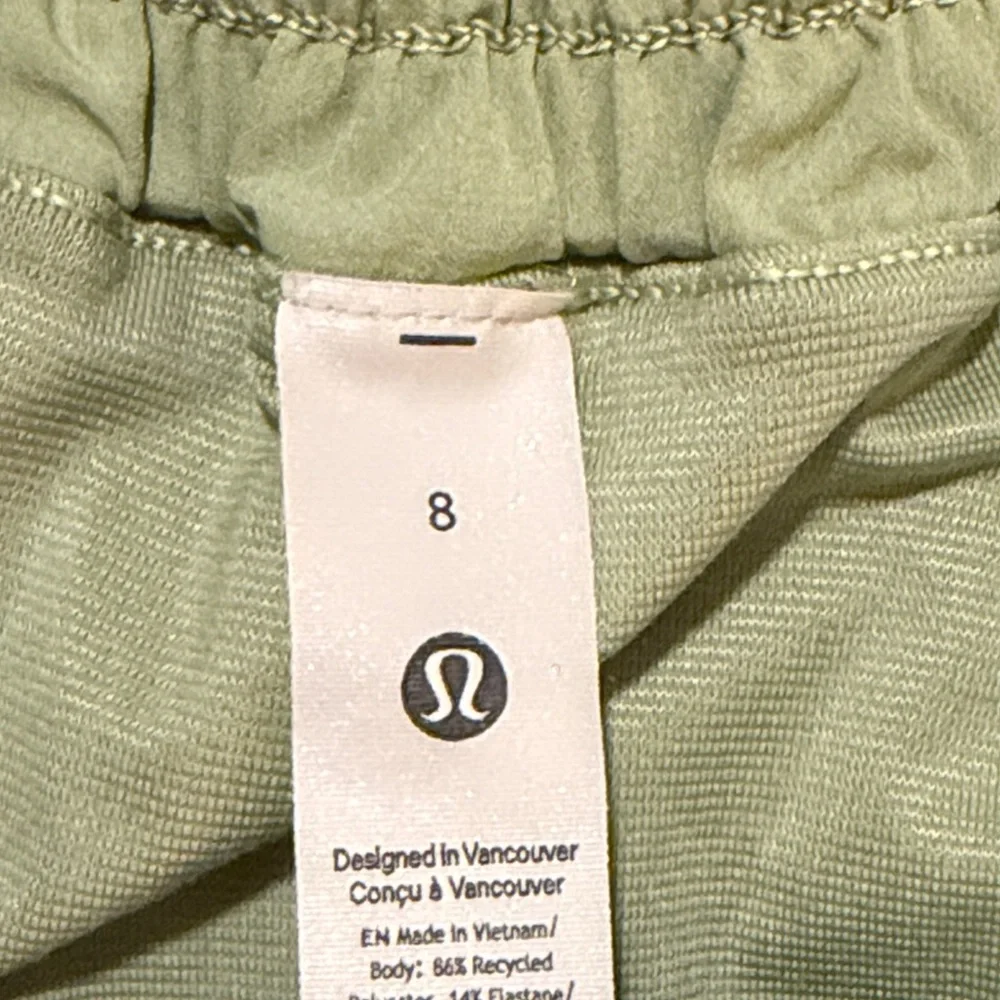 5 pairs of Lululemon Hotty Hot shorts - Multiple Colors - Picture 5 of 11